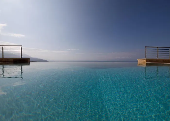 Manazil Mani - Luxury Stoupa